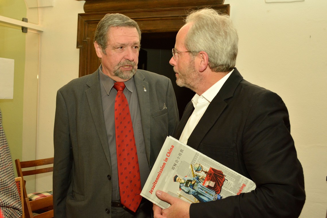 Kurator Dr. Gerd Treffer im Gespräch mit Axel Flörke