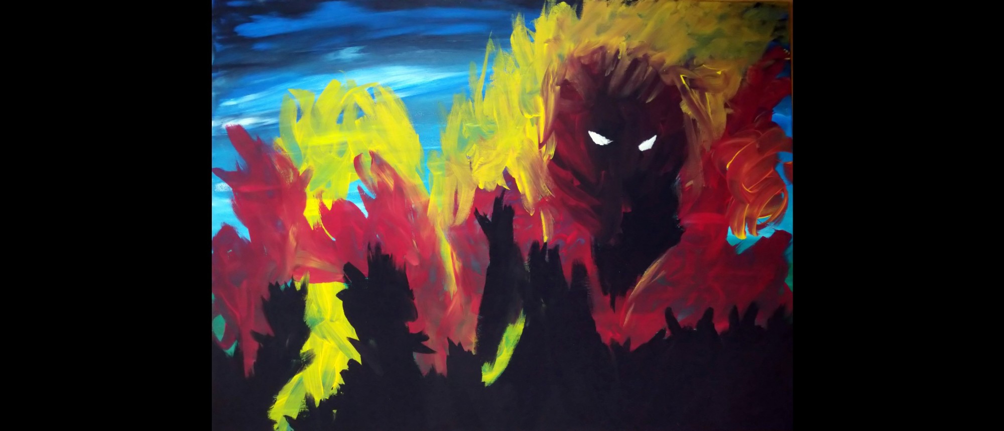 Acrylbild mit düsterer Stimmung, in Gelb und Rot Flammen vor blauem Himmel, davor schwarze Silhuetten. Rechts eine dunkle Figur mit weiß herausstechenden Augen.