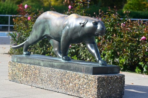 Panther-Skulptur aus Bronze