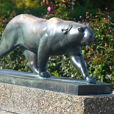 Panther-Skulptur aus Bronze